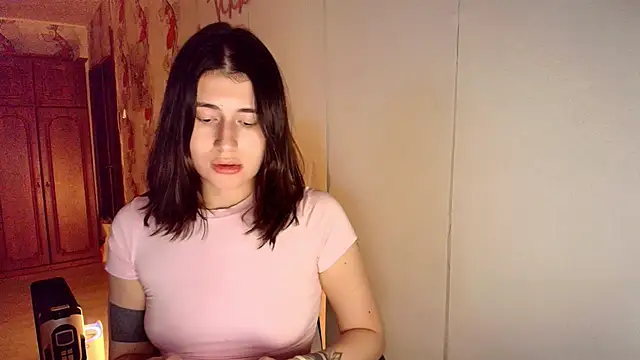 Snapshot of KristinaScott chatting on February 4, 2026, 4:46 pm KristinaScott online show from February 4, 2026, 4:46 pm