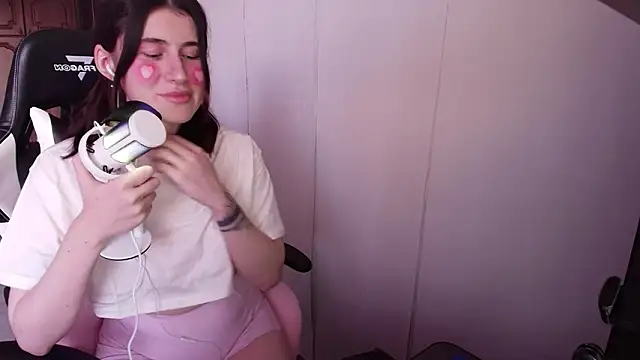 Snapshot of KristinaScott chatting on February 14, 2026, 2:50 pm KristinaScott online show from February 14, 2026, 2:50 pm