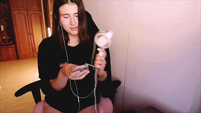 Snapshot of KristinaScott chatting on February 12, 2026, 3:56 pm KristinaScott online show from February 12, 2026, 3:56 pm