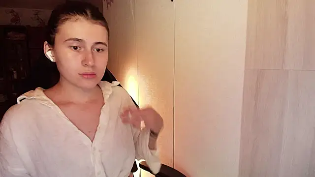 Snapshot of KristinaScott chatting on February 28, 2026, 6:40 pm KristinaScott online show from February 28, 2026, 6:40 pm