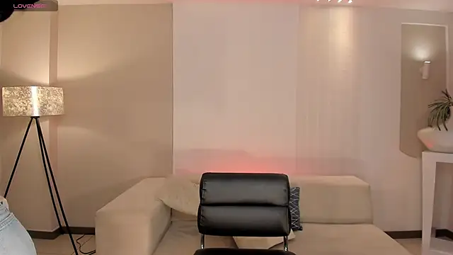 HaileyRoss  online show from March 6, 2026, 12:11 pm