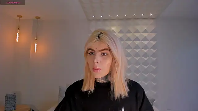 CarlaBrunni online show from January 10, 2026, 12:33 pm