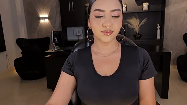 SophieLanne online show from July 13, 2026, 2:00 am