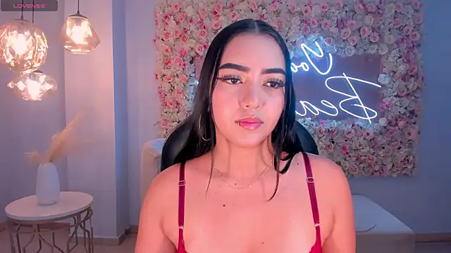 SophieLanne online show from February 11, 2026, 4:56 am