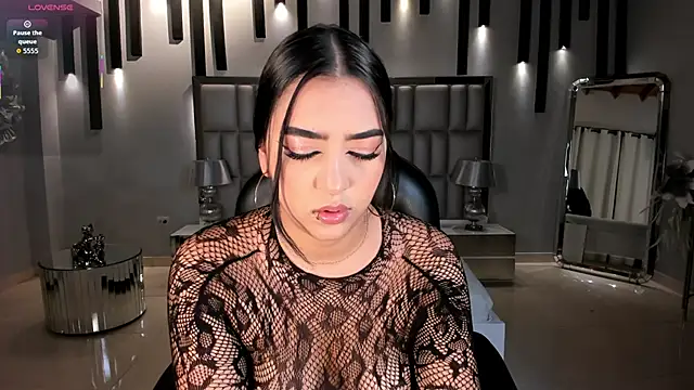 SophieLanne online show from April 15, 2026, 4:18 am