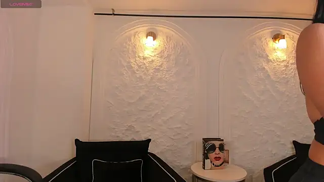 SophieLanne online show from January 13, 2026, 4:27 am