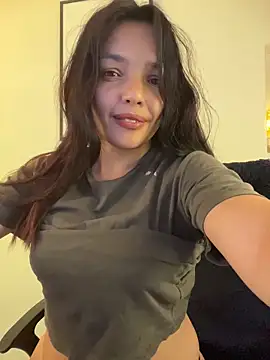 LaraDanverss online show from April 3, 2026, 9:10 pm