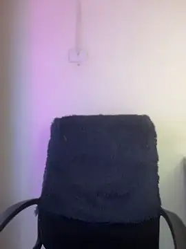 LaraDanverss online show from April 8, 2026, 9:27 pm