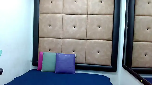 Lucidolls online show from November 15, 2025, 12:53 pm