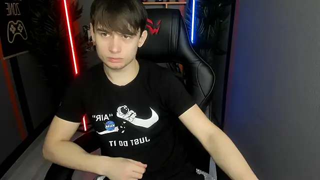 Snapshot of AlejandroEllias chatting on February 4, 2026, 9:04 am AlejandroEllias online show from February 4, 2026, 9:04 am