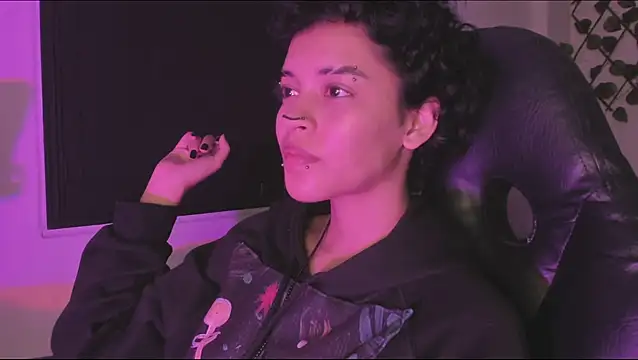 Anny Kiitty online show from April 14, 2026, 4:28 am