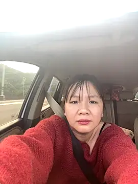 yiyi0316 online show from November 24, 2025, 2:22 am