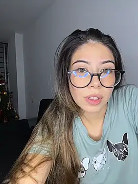 Snapshot of Caitlinn_catt chatting on December 2, 2025, 3:30 am Caitlinn catt online show from December 2, 2025, 3:30 am