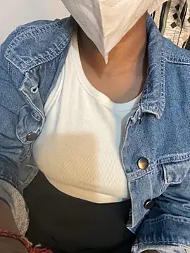 Snapshot of Lilly_islive chatting on November 18, 2025, 4:32 pm Lilly islive online show from November 18, 2025, 4:32 pm