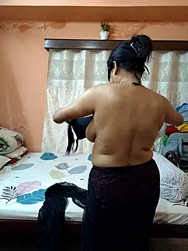 Cute-richa1 online show from February 2, 2026, 1:43 pm