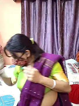 Cute-richa1 online show from January 12, 2026, 10:33 am