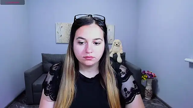 Maria Bond online show from November 28, 2025, 6:46 am