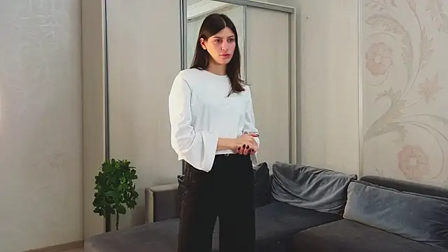 TemptVine online show from November 18, 2025, 3:37 pm