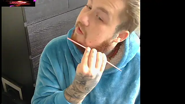 Snapshot of ThatAltGuy chatting on November 18, 2025, 9:45 am ThatAltGuy online show from November 18, 2025, 9:45 am