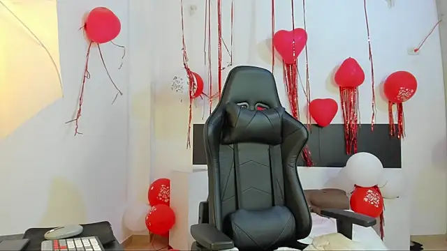 Snapshot of BWW-CINDY11 chatting on February 15, 2026, 9:41 am BWW-CINDY11 online show from February 15, 2026, 9:41 am