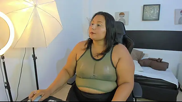 Snapshot of BWW-CINDY11 chatting on February 3, 2026, 3:48 am BWW-CINDY11 online show from February 3, 2026, 3:48 am