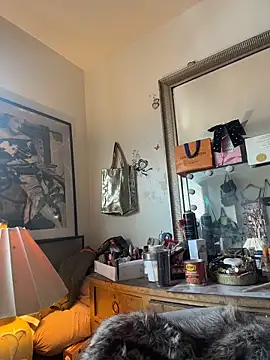 Motherbigbus online show from December 19, 2025, 9:06 pm