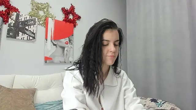 Lovely Audrey online show from December 14, 2025, 1:12 am