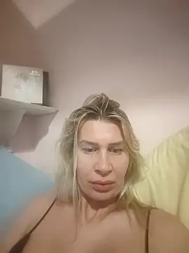 NaughtyClaudia  online show from December 14, 2025, 9:31 pm