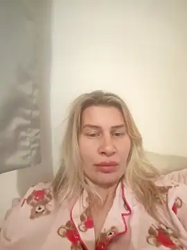 NaughtyClaudia  online show from December 17, 2025, 9:20 pm