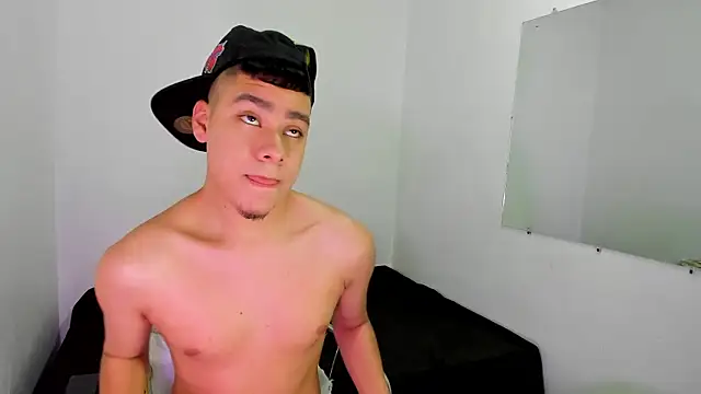 Lucastorrez01 online show from April 13, 2026, 12:14 am