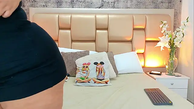 SelennaCooper online show from December 2, 2025, 11:56 am