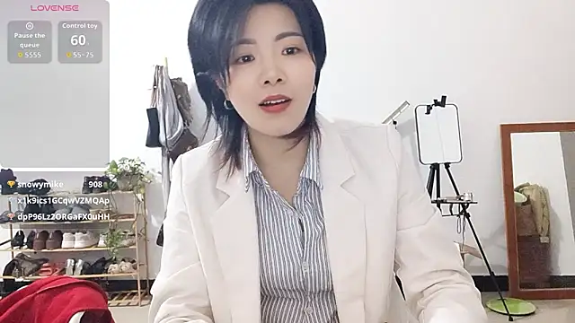 adele8731 online show from December 3, 2025, 12:37 pm