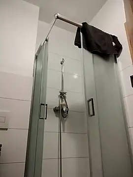 Snapshot of Krijo86 chatting on November 16, 2025, 8:02 pm Krijo86 online show from November 16, 2025, 8:02 pm