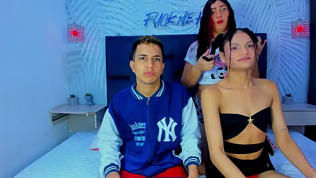 TrioPecadoVIP online show from December 2, 2025, 6:15 am