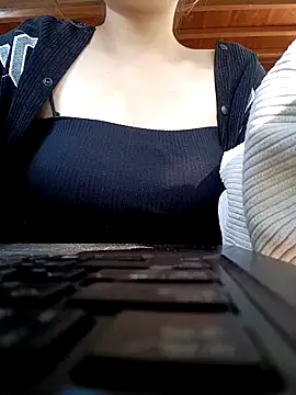 Snapshot of ChezyBaby chatting on November 26, 2025, 6:35 am ChezyBaby online show from November 26, 2025, 6:35 am