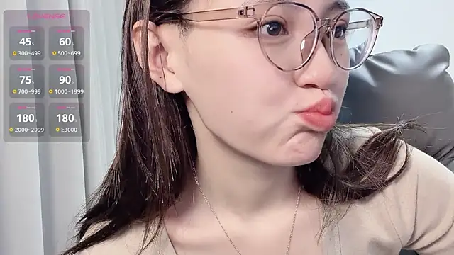 Snapshot of H-2005 chatting on March 13, 2026, 10:37 pm H-2005 online show from March 13, 2026, 10:37 pm