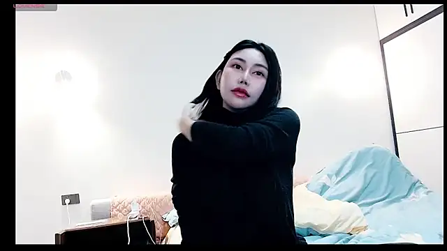 xiaoyanlin07 online show from November 17, 2025, 12:09 pm