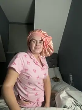 Snapshot of Blonde_Bunny chatting on February 15, 2026, 11:47 pm Blonde Bunny online show from February 15, 2026, 11:47 pm