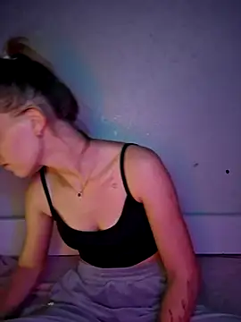 Snapshot of carolinakis_ chatting on February 22, 2026, 8:21 pm carolinakis online show from February 22, 2026, 8:21 pm