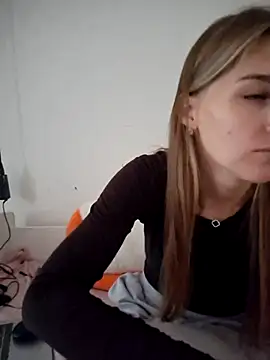 Snapshot of carolinakis_ chatting on February 15, 2026, 11:20 am carolinakis online show from February 15, 2026, 11:20 am