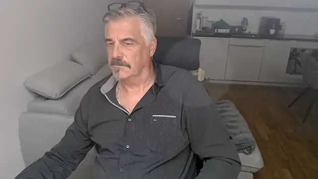 Buidapest online show from January 8, 2026, 2:39 am