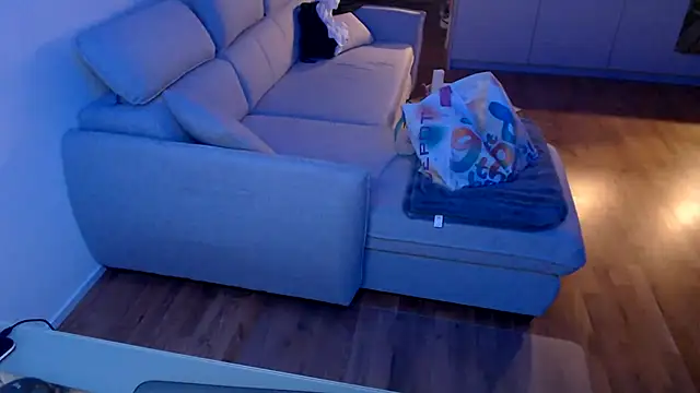 Buidapest online show from February 2, 2026, 4:00 am