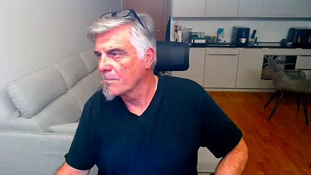 Buidapest online show from March 26, 2026, 9:35 pm