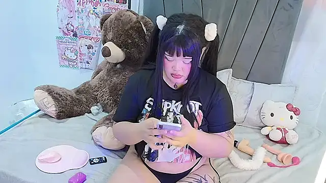 kittyhtxx online show from November 22, 2025, 4:11 am