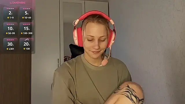 Snapshot of FoxySable chatting on November 19, 2025, 8:14 am FoxySable online show from November 19, 2025, 8:14 am