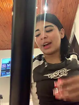 Snapshot of Dannii- chatting on February 1, 2026, 1:26 am Dannii- online show from February 1, 2026, 1:26 am