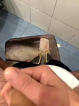 Snapshot of marc8876 chatting on December 19, 2025, 4:49 am marc8876 online show from December 19, 2025, 4:49 am