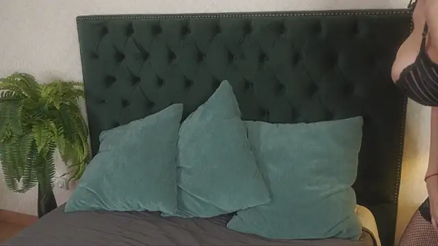 VitoriaCarusso online show from February 23, 2026, 9:15 pm