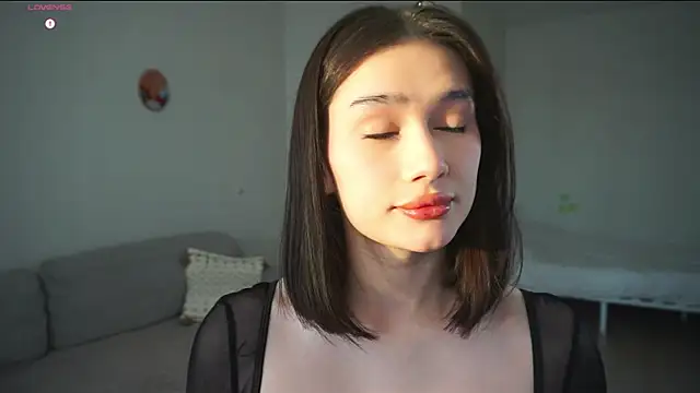 SoftLuna online show from November 21, 2025, 4:44 am