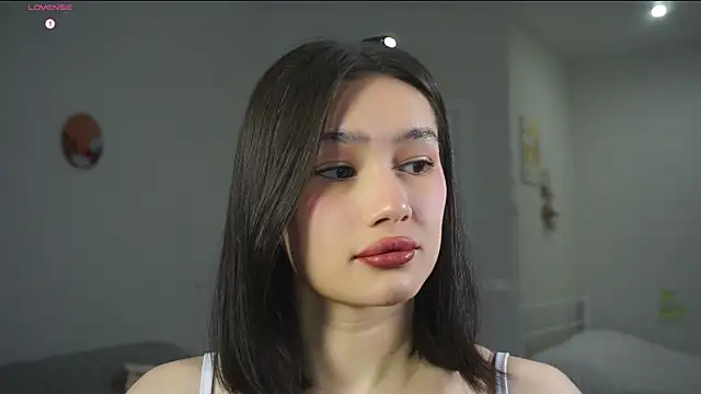 SoftLuna online show from November 18, 2025, 5:11 am